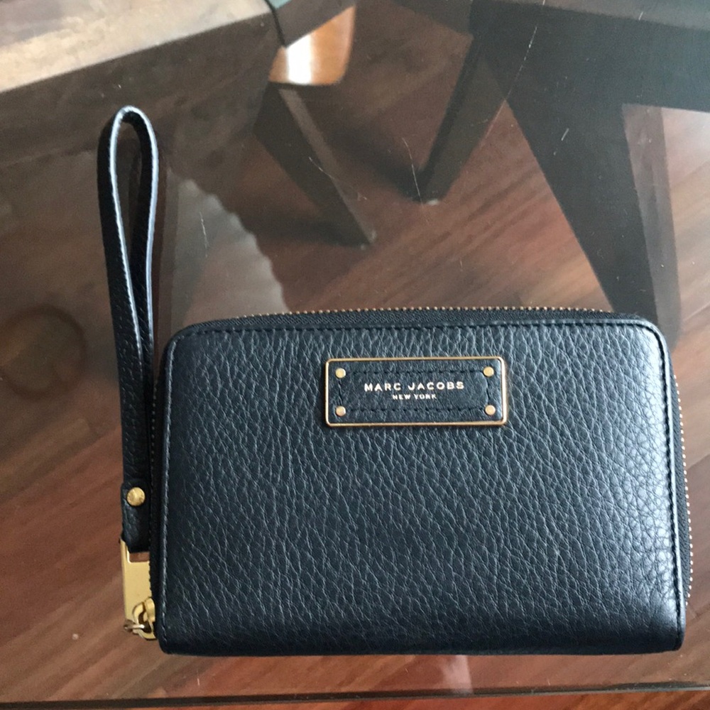 Marc Jacobs New York wristlet